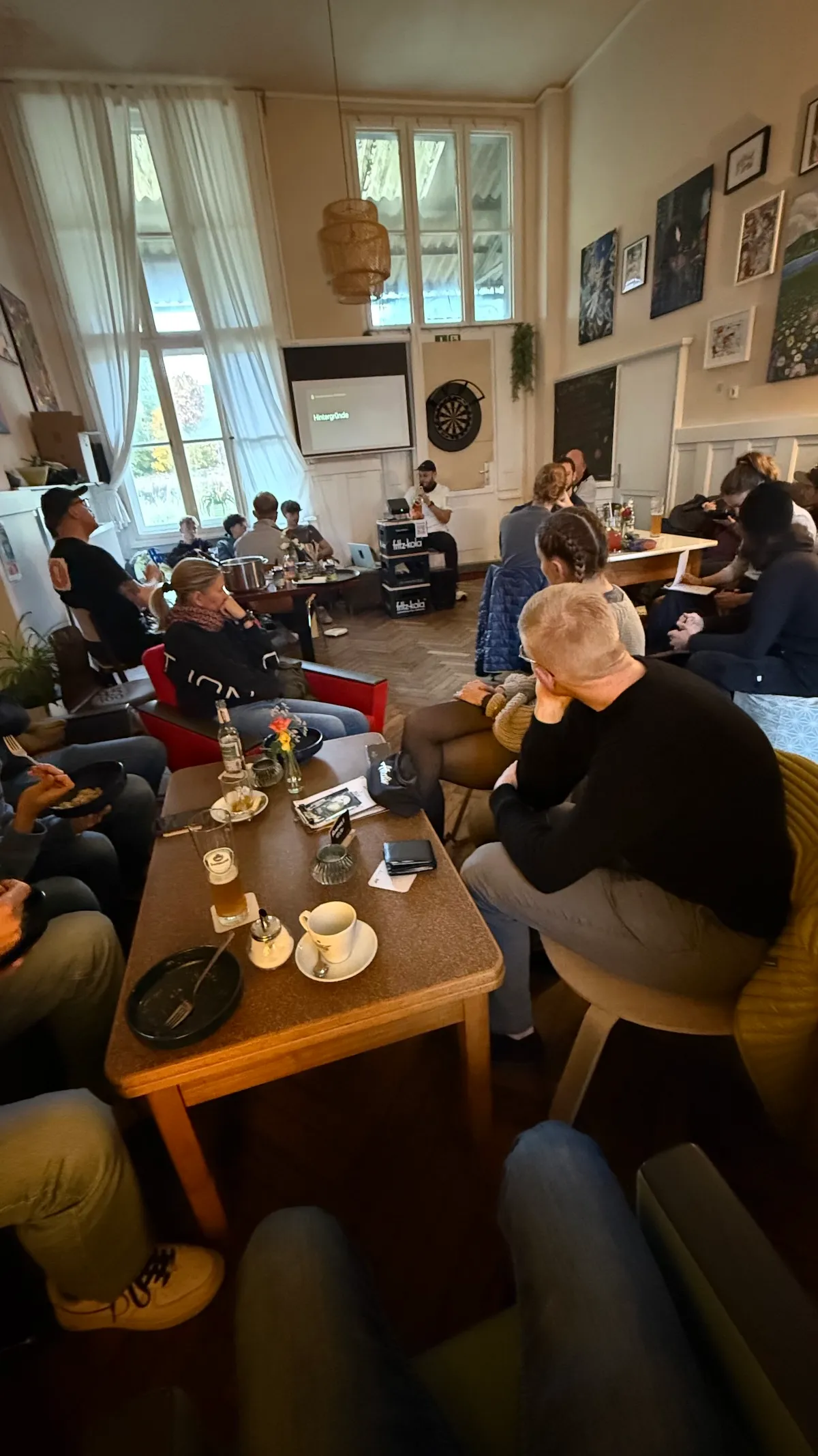 Ein Vortrag bei der Pasta Party im Café Schwarzer Peter