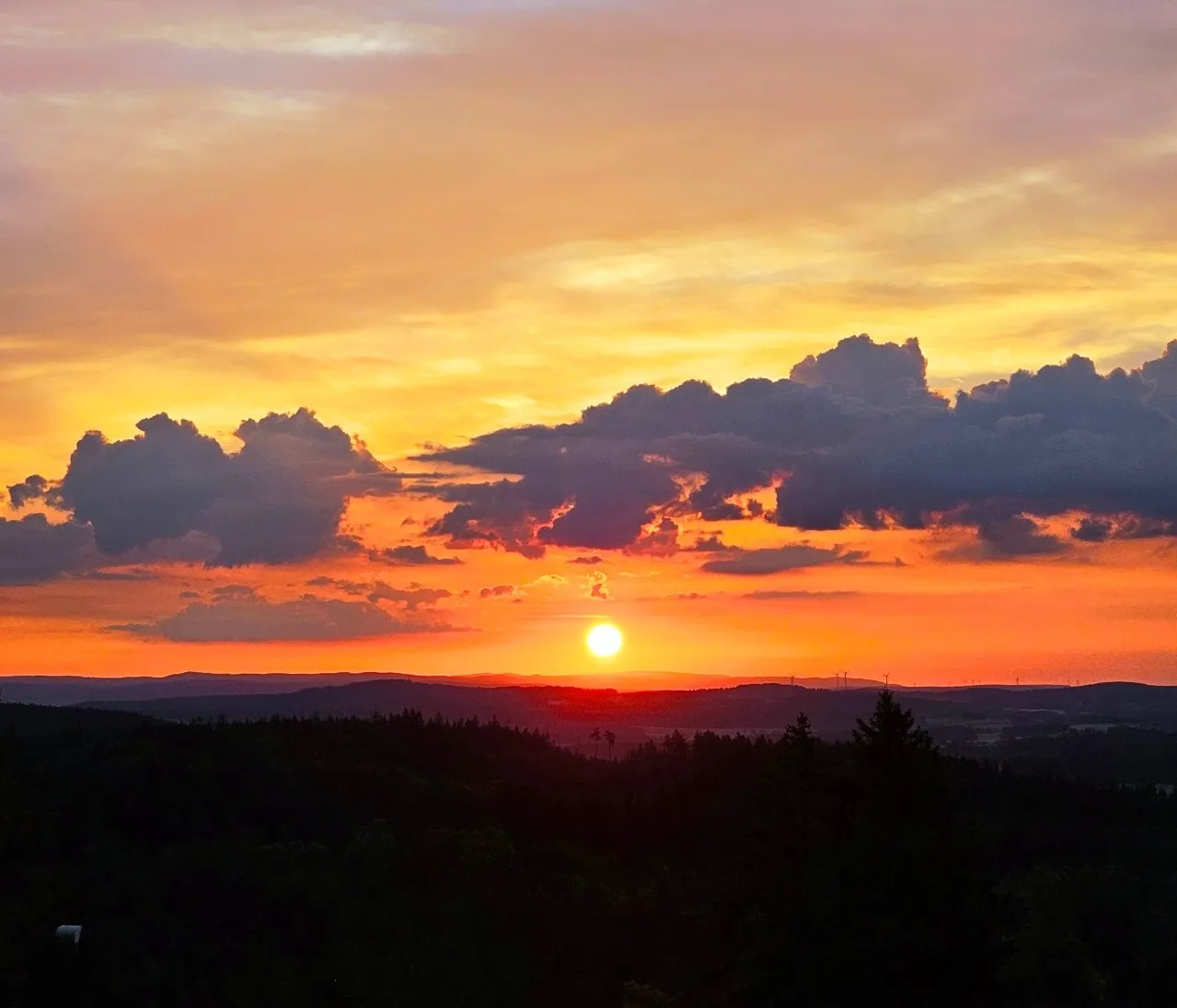 Traumhafte Aussichten vom ersten Gipfel. Traumhafte Aussichten vom ersten Gipfel.