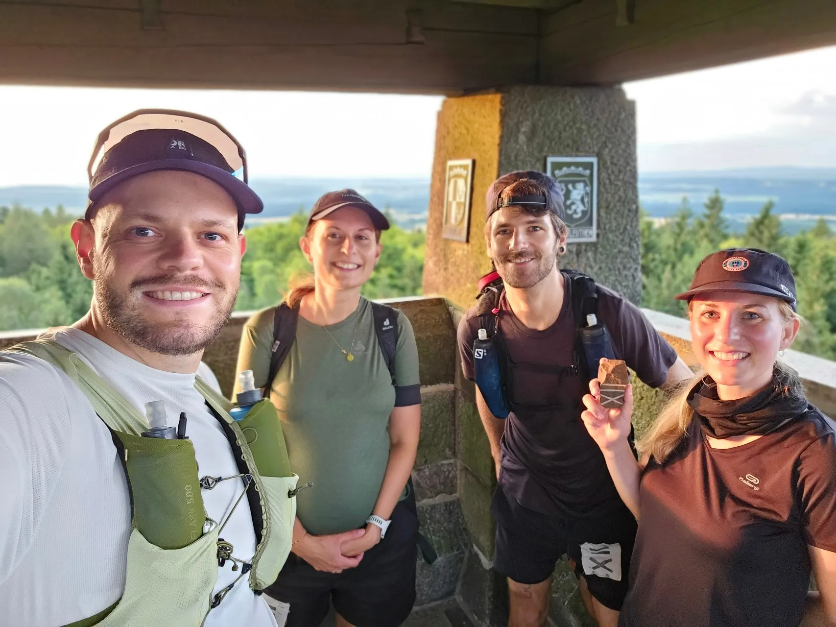 Am Kornbergturm. Der erste Aufstieg ist schon nach wenigen Minuten geschafft! Am Kornbergturm. Der erste Aufstieg ist schon nach wenigen Minuten geschafft!