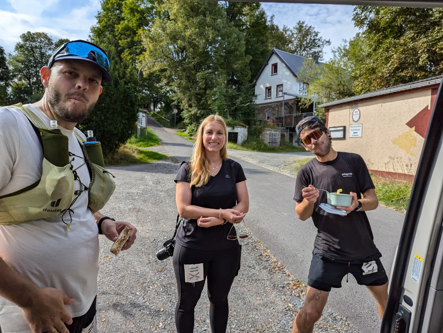 Schnell wieder auffüllen: Wir bedienten uns am Bordrestaurant unserer Support-Crew. Schnell wieder auffüllen: Wir bedienten uns am Bordrestaurant unserer Support-Crew.